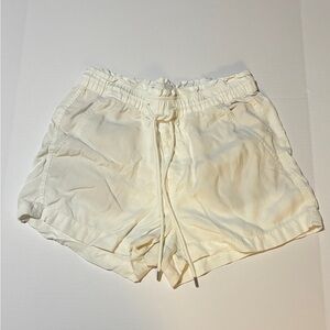 LOFT Women's Cream casual Shorts